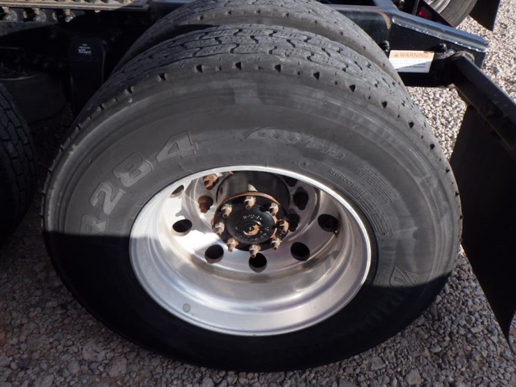 2018-freightliner-cascadia-113-image-12