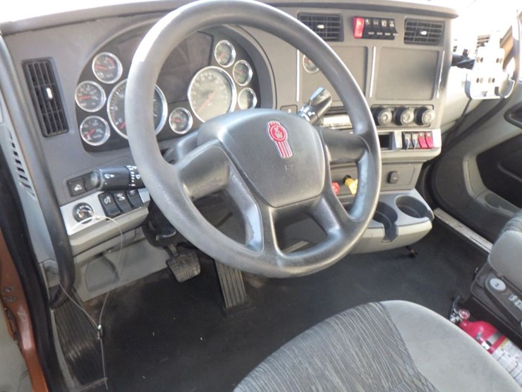 2022-kenworth-t680-image-18