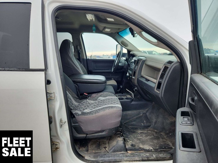 2012-ram-5500-4x4-s/a-service-truck-image-19