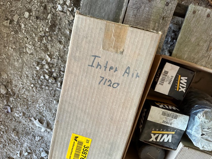 #35876-•-lot-of-filters-and-alternator-image-9