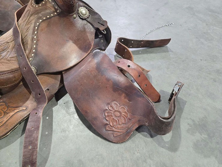 old-saddle-no-stirrup-image-5