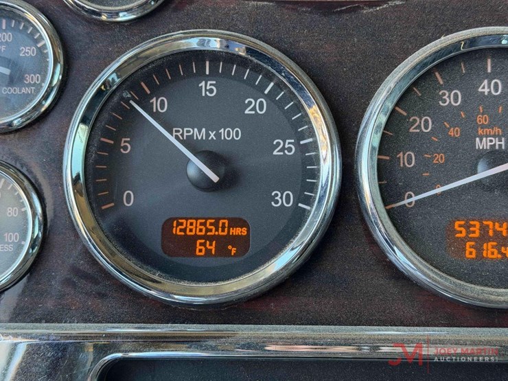 2021-peterbilt-389-image-35