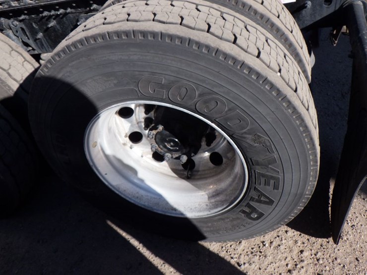 2022-volvo-vnl-760-image-15