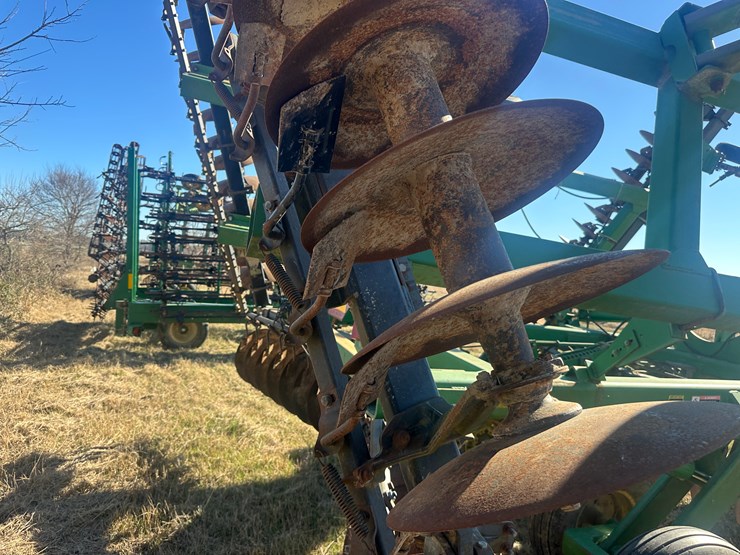 john-deere-32-image-17