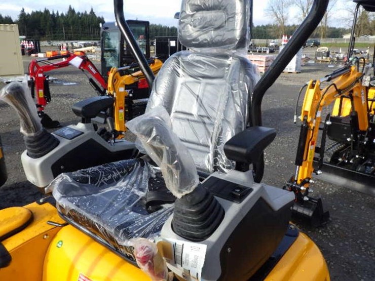 2025-vicsec-20-hydraulic-excavator-image-24