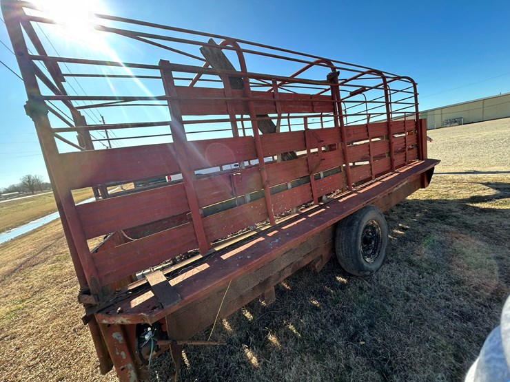 #37670-•-16'-livestock-trailer-image-1