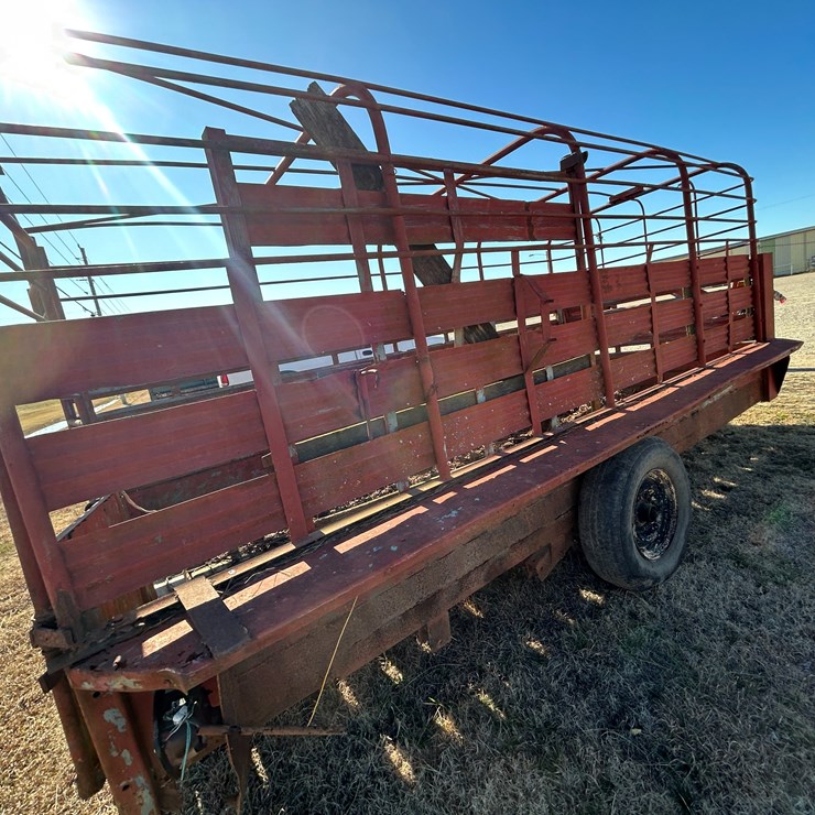#37670 • 16' Livestock Trailer