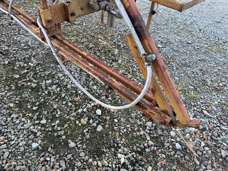 #35802-•-200-gallon-22'-3pt-sprayer-image-16