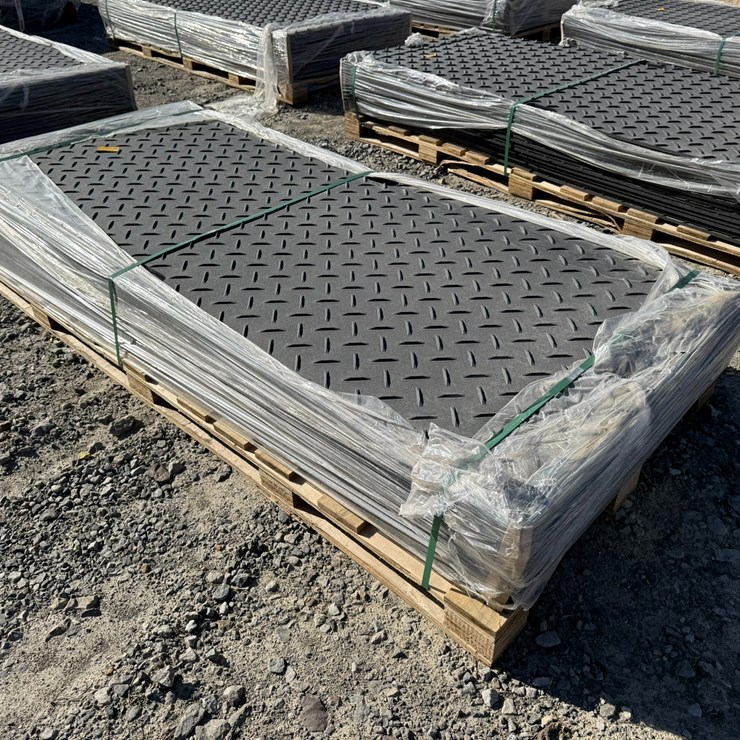 #33663 • Lot of Ground Protection Mats