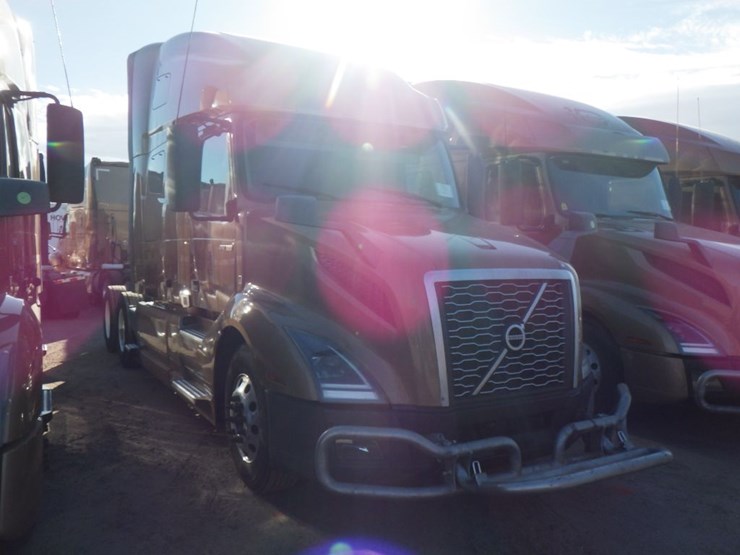 2022-volvo-vnl-760-image-5