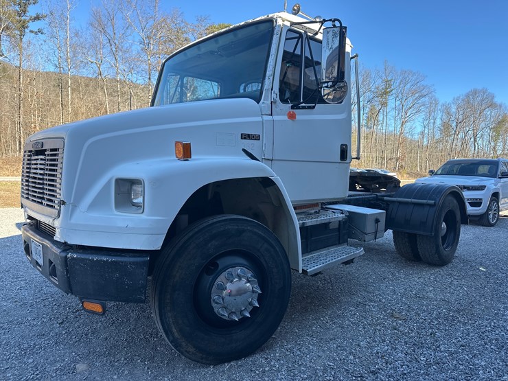 1994-freightliner-fl106-image-1