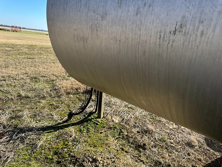 #35828-•-~3,700-gallon-fuel-tank-w/pump-image-11