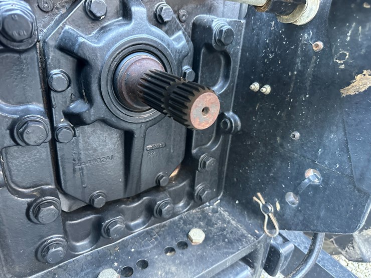 2014-new-holland-t8.330-image-23