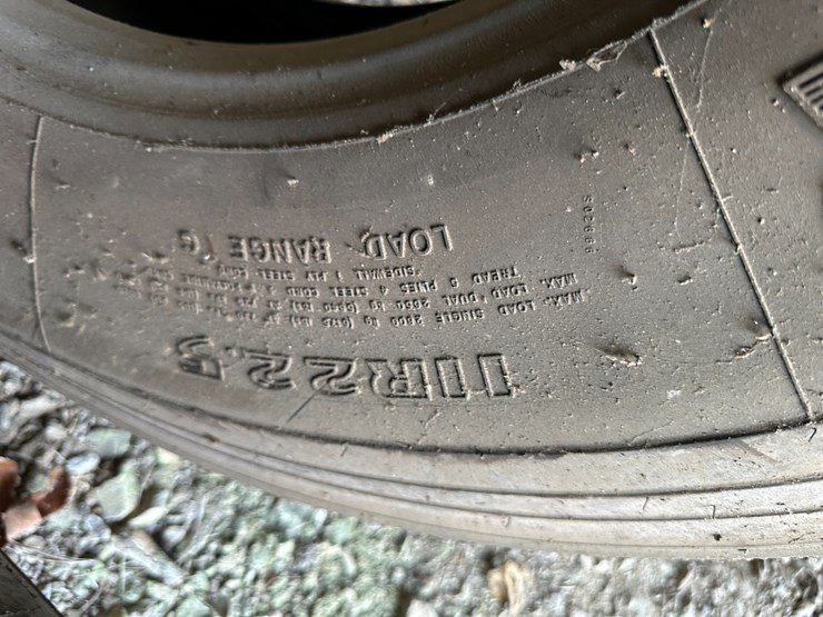 #35097-•-lot-of-miscellaneous-tires-image-16