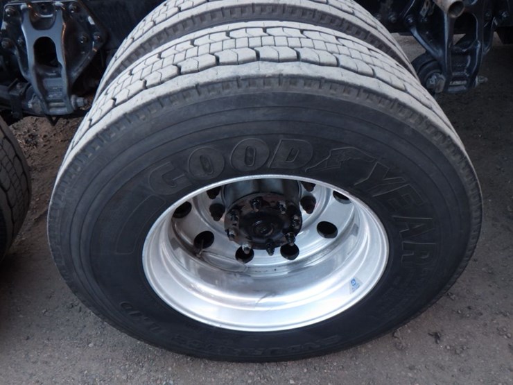 2022-kenworth-t680-image-6