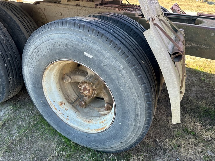 1974-ford-9000-image-10