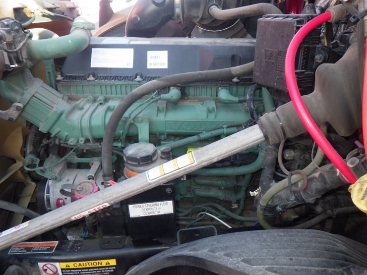 2022-volvo-vnl-300-image-18