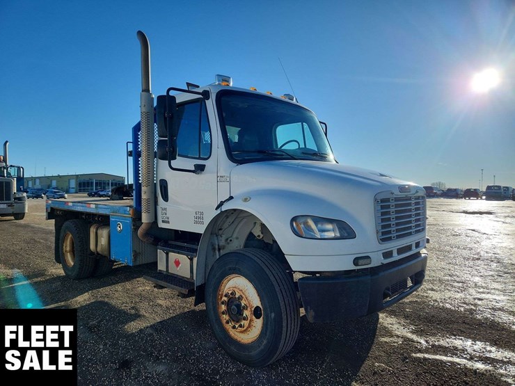 2008-freightliner-m2-106-image-2