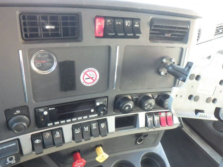 2022-kenworth-t680-image-14