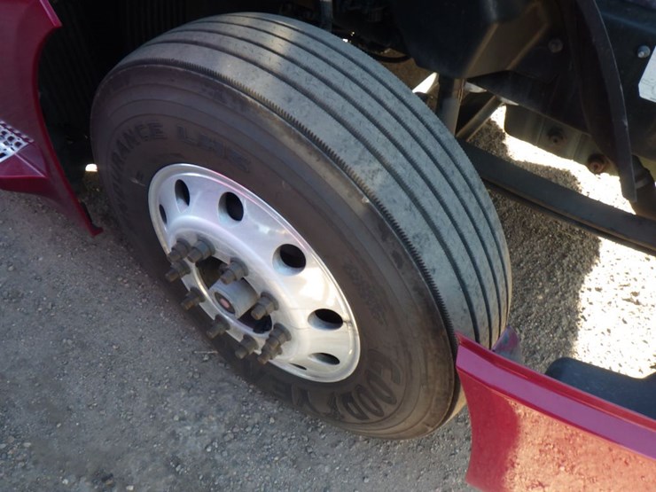 2021-volvo-vnl-300-image-25