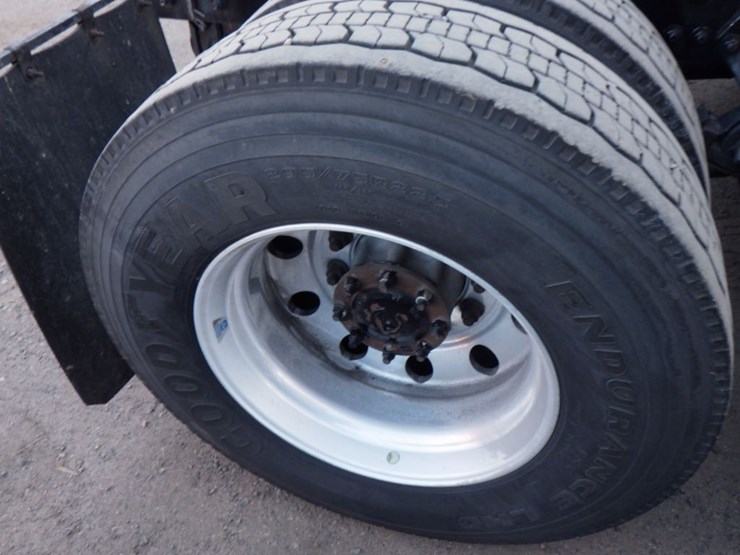 2022-kenworth-t680-image-8