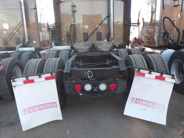 2022-kenworth-t680-image-13