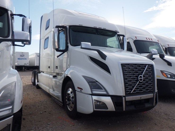 2022-volvo-vnl-860-image-3