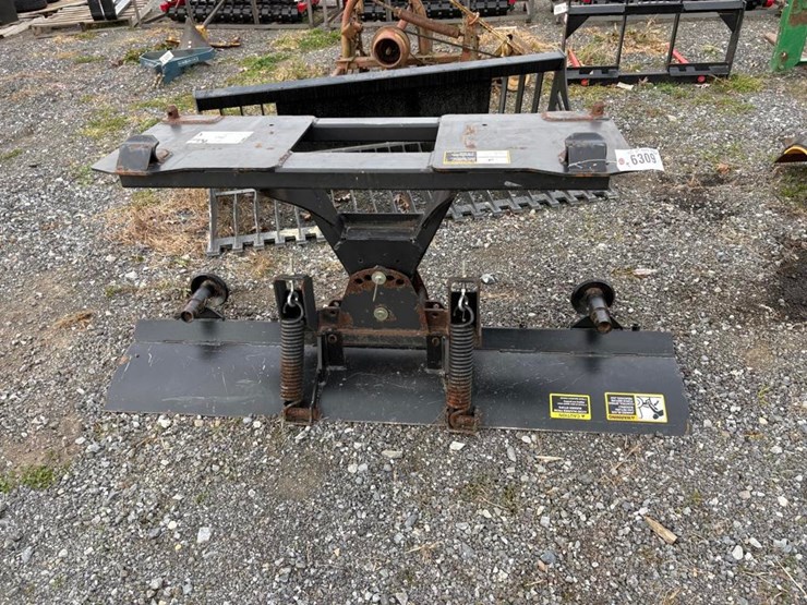 john-deere-72in-loader-mount-blade-image-2