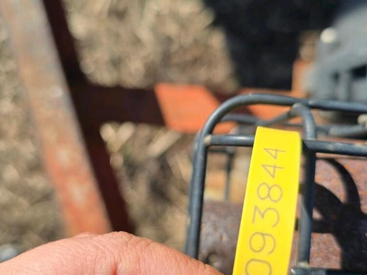 1000-gallon-nurse-tank-on-trailer-w/-briggs-&-stratton-motor-image-11