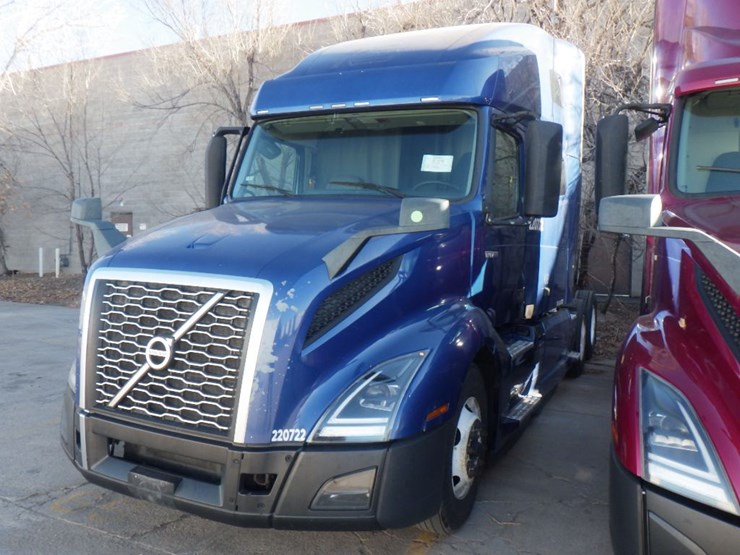 2020-volvo-vnl-760-image-1