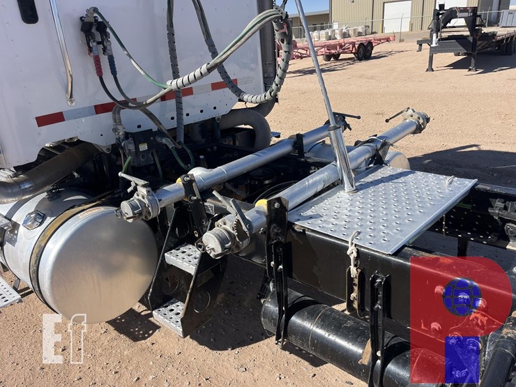 2021-freightliner-coronado-122-sd-image-3