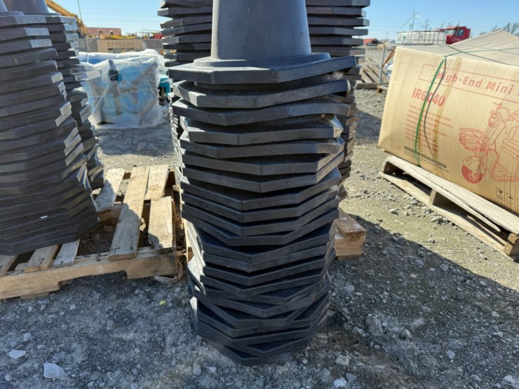 #33678-•-unused-lot-of-traffic-cones-image-5