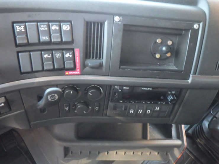 2022-volvo-vnl-760-image-17