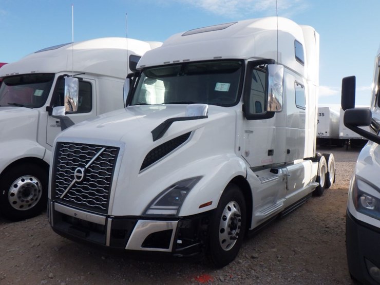 2022-volvo-vnl-860-image-1