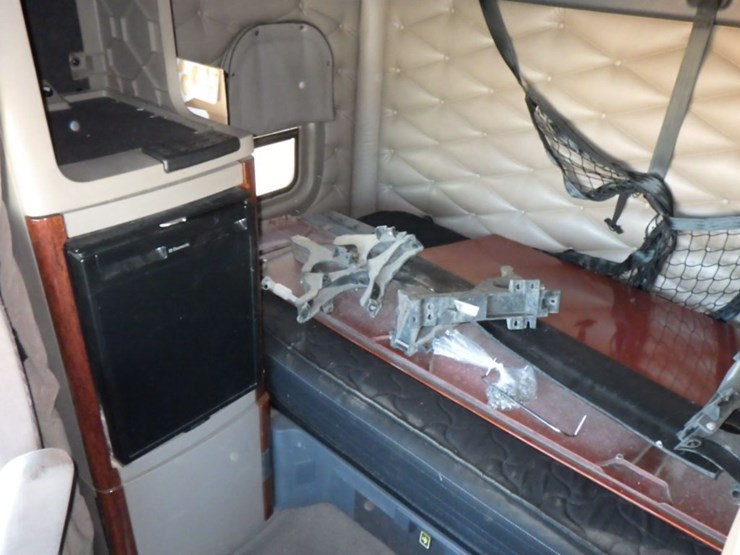 2017-freightliner-cascadia-125-evolution-image-24