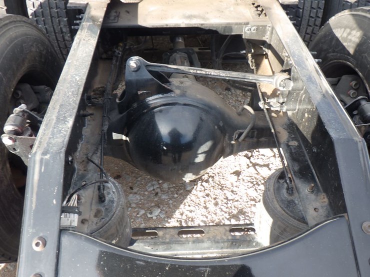 2022-volvo-vnl-860-image-13