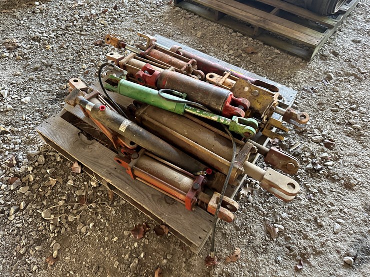 #35887-•-lot-of-hydraulic-cylinders-image-3