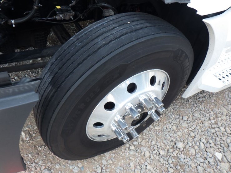 2022-freightliner-cascadia-126-image-25