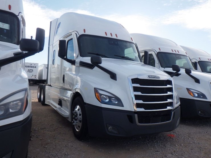 2022-freightliner-cascadia-126-image-4