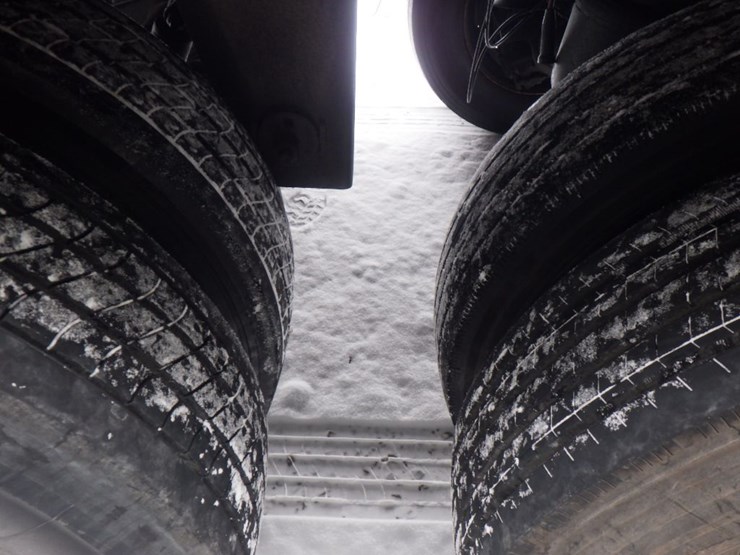 2011-utility-3000r-image-11