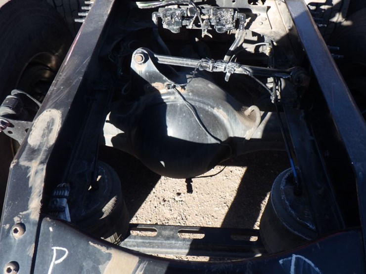 2022-volvo-vnl-300-image-9