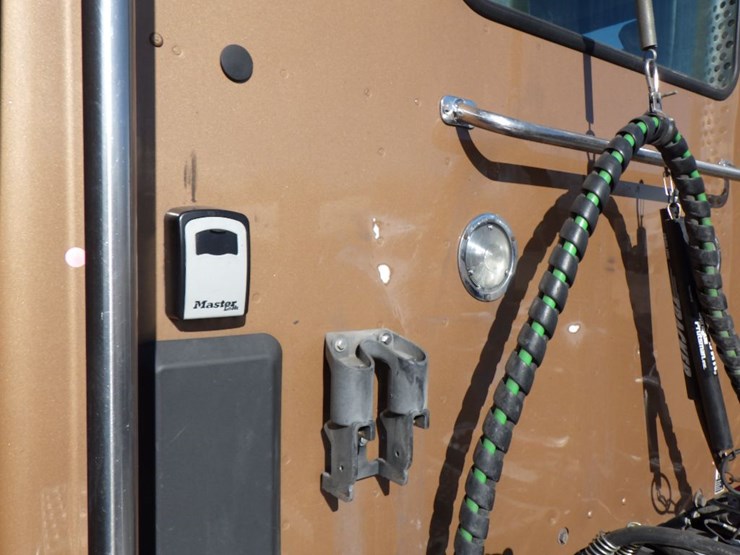 2022-kenworth-t680-image-18