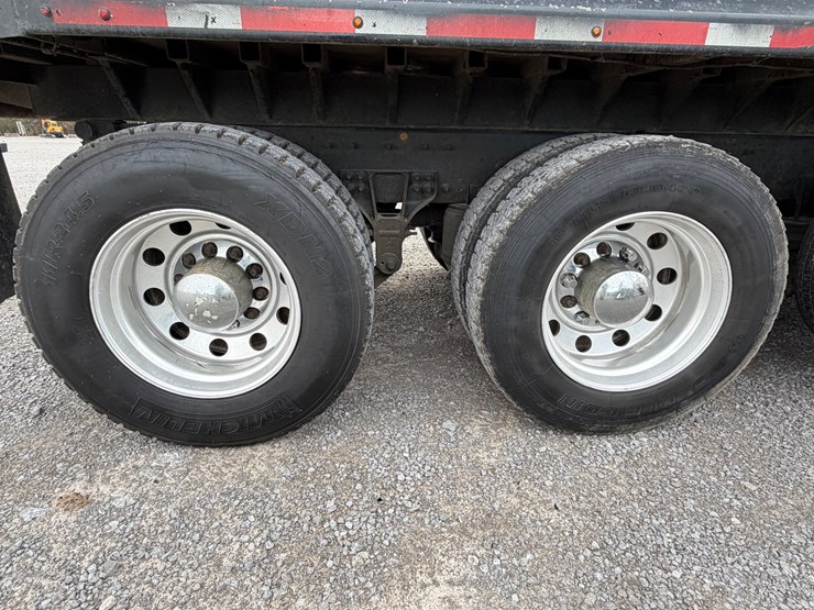 2016-caterpillar-ct660s-image-10