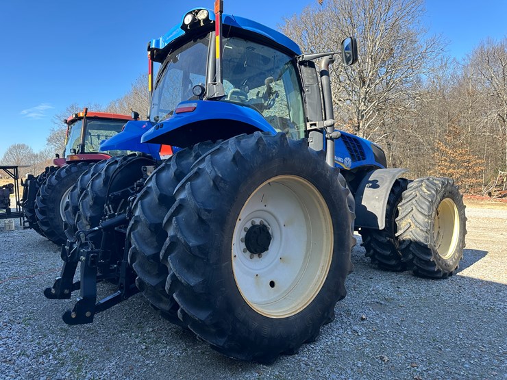 2014-new-holland-t8.330-image-3