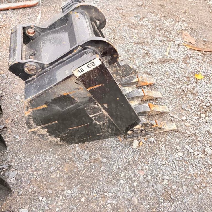 X-Change Bucket for a Bobcat Excavator