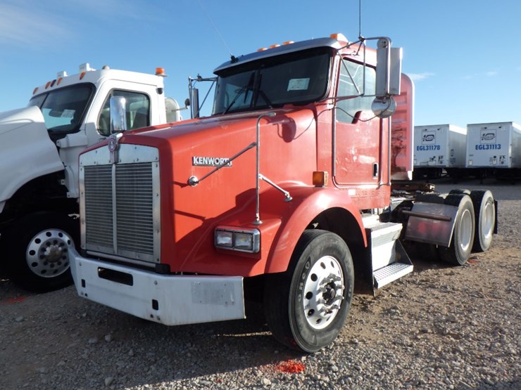 2010-kenworth-t800-image-1