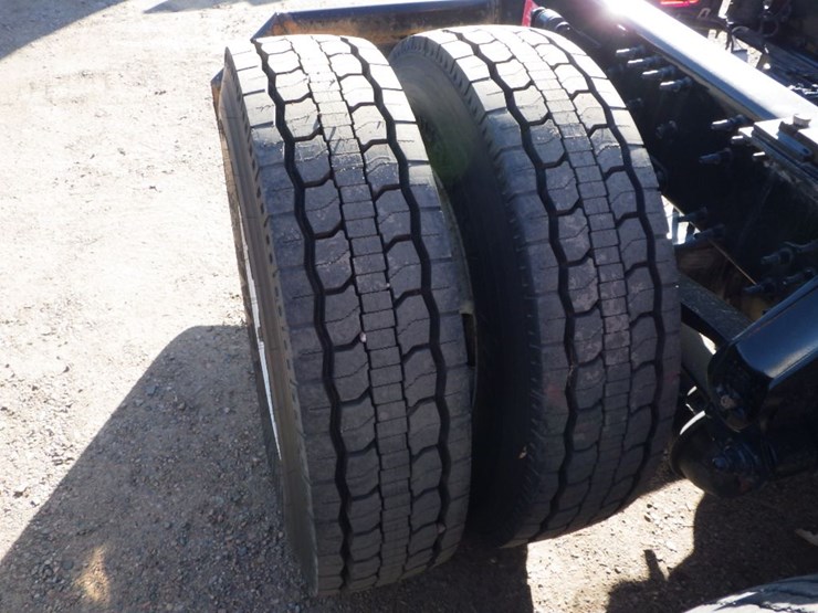 2021-volvo-vnl-300-image-9