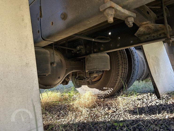 2007-freightliner-business-class-m2-106-image-32