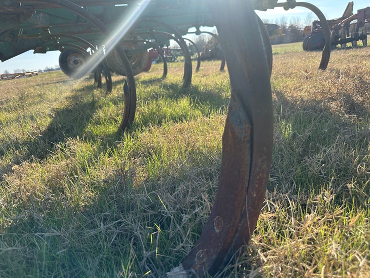 #35833-•-16'-chisel-plow-image-16