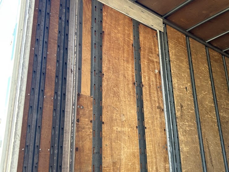 2007-freightliner-business-class-m2-106-image-38